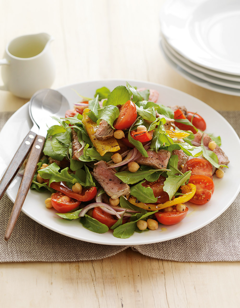 Barbecued capsicum, beef & rocket salad