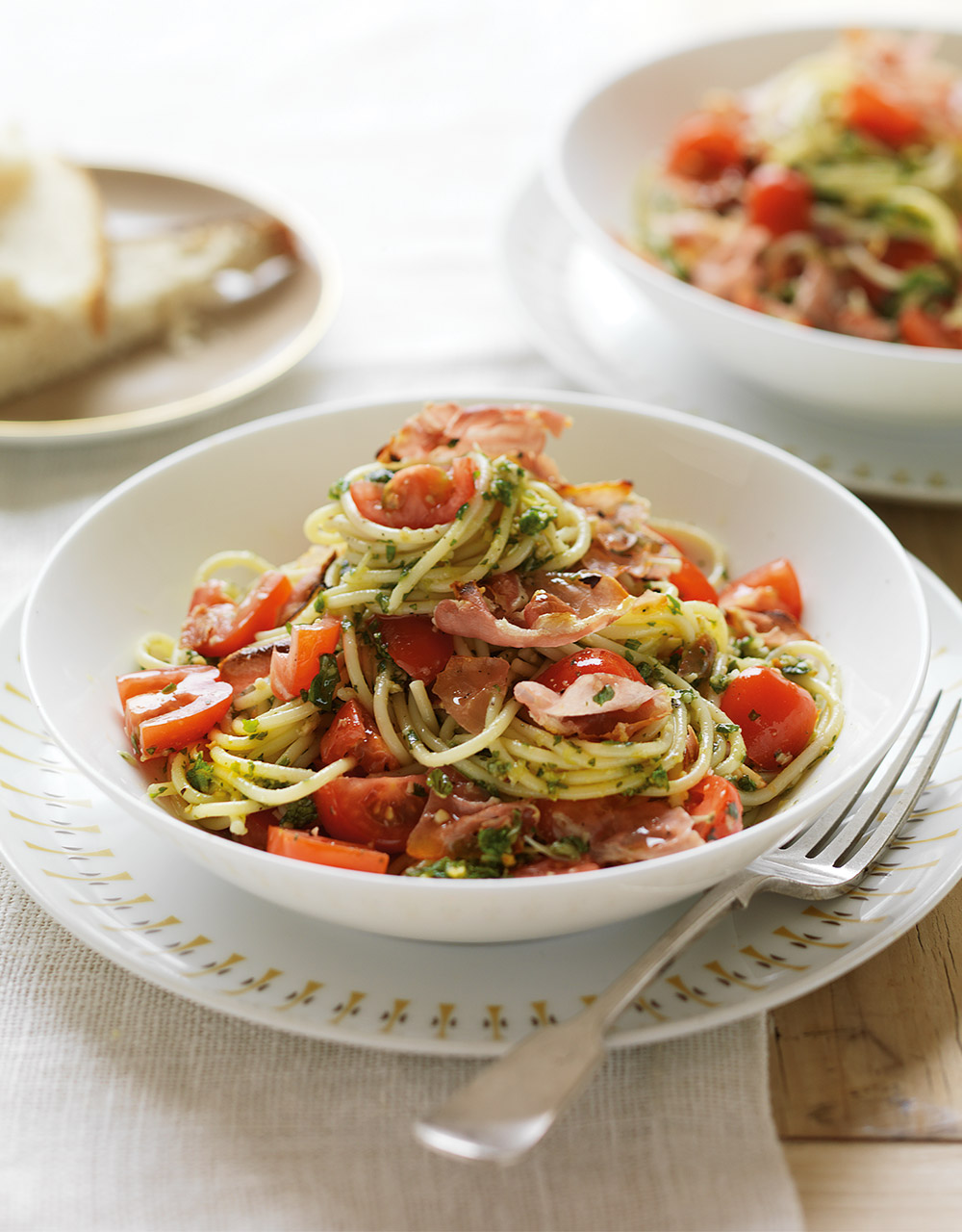 Basil pesto, cherry tomato & pancetta spaghetti