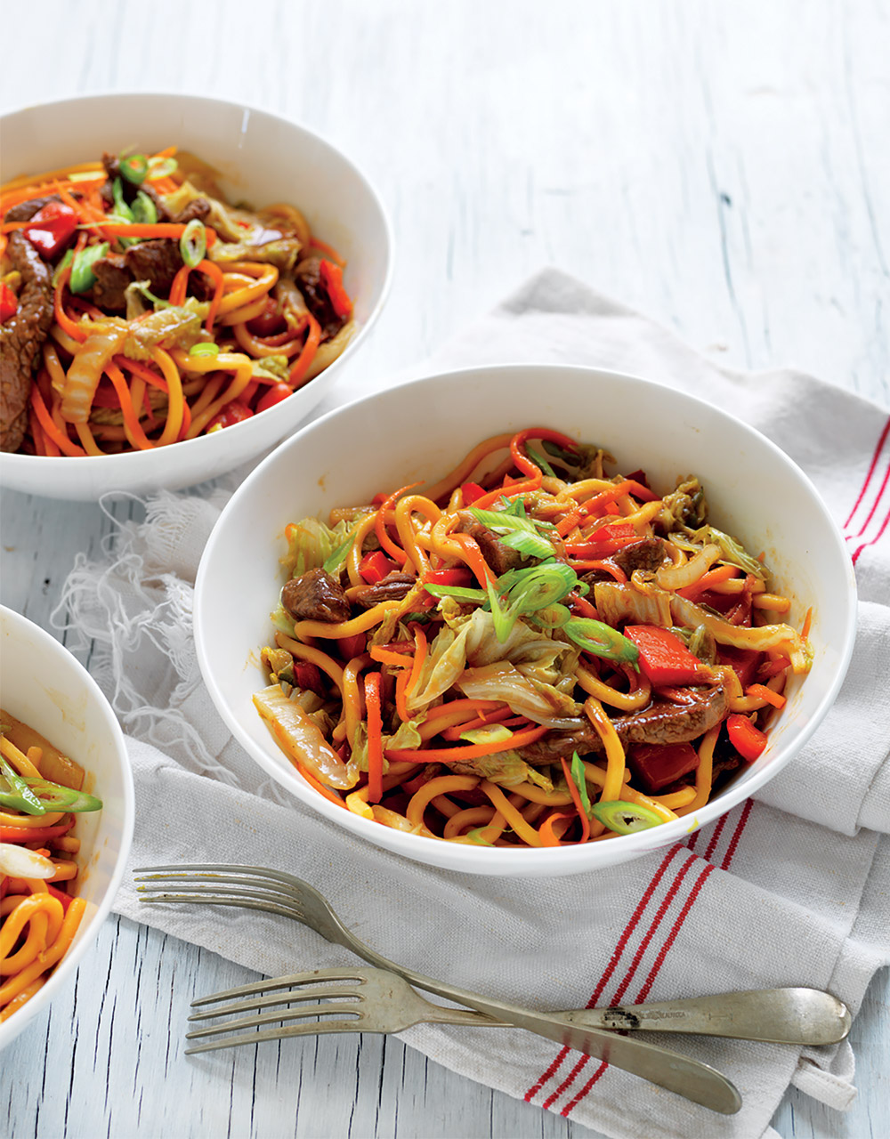 Chinese cabbage, capsicum & lamb hokkien mee