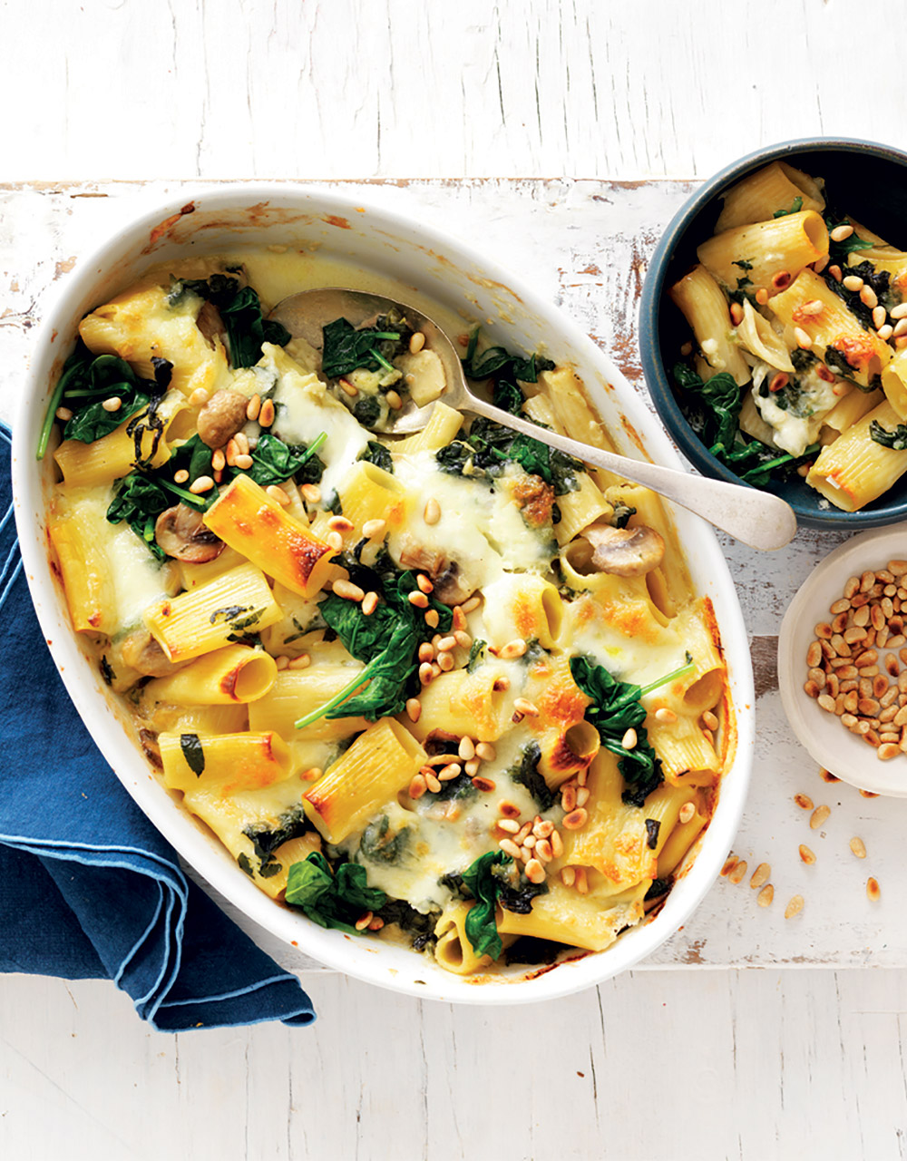 Creamy English spinach, mushroom & cheese pasta bake