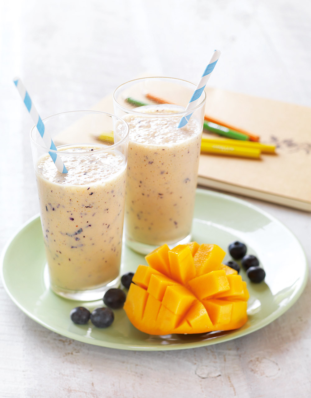 Mango & blueberry smoothie
