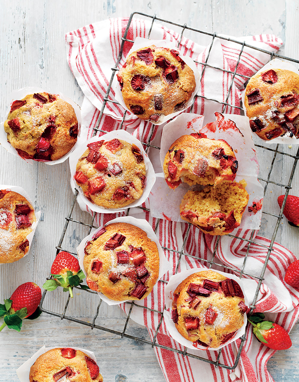 Rhubarb & strawberry muffins